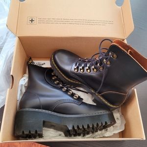 Dr Martens LEONA WOMEN'S VINTAGE SMOOTH LEATHER HEELED BOOTS